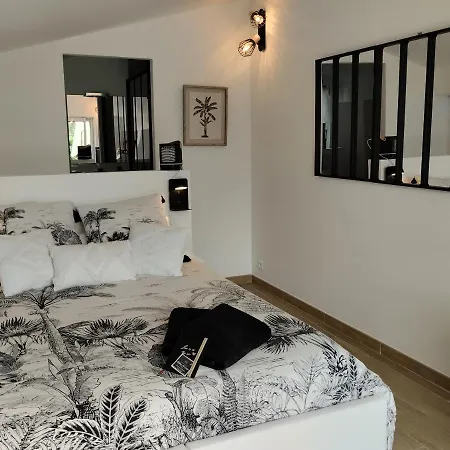 Bed & Breakfast L'atelier Saint-sulpice - Cocon, Piscine, Deconnexion Entre Bordeaux Et St Emilion 3*
